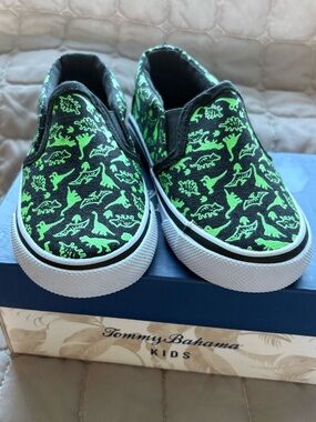 Tommy Bahama Kids Glow in the Dark Black/Green Dinosaur Slip-On Sneakers,
9 NWOT